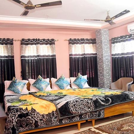 Hotel Royale Calcutta Buitenkant foto