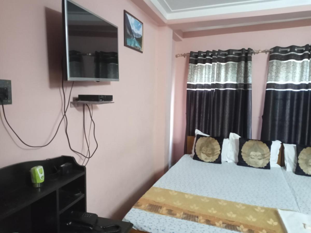 Hotel Royale Calcutta Buitenkant foto