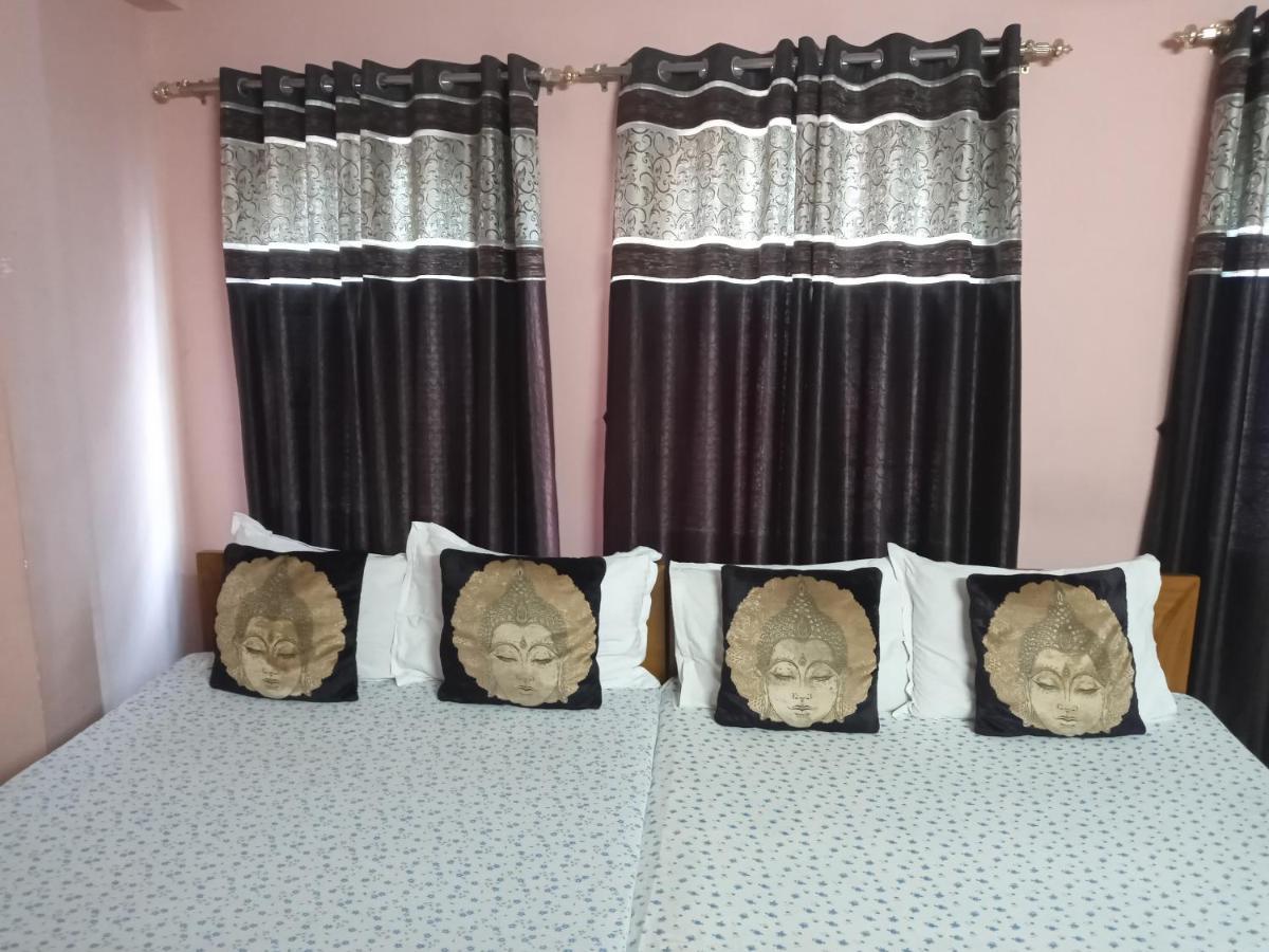 Hotel Royale Calcutta Buitenkant foto