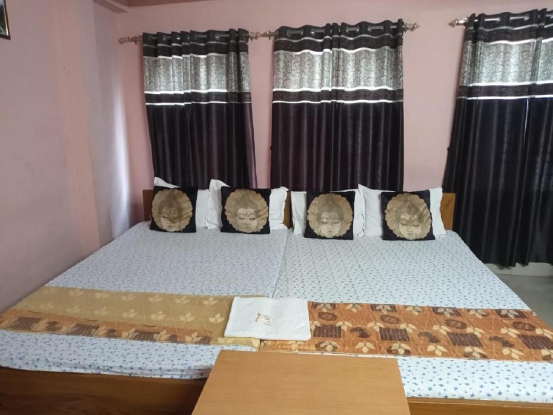 Hotel Royale Calcutta Buitenkant foto