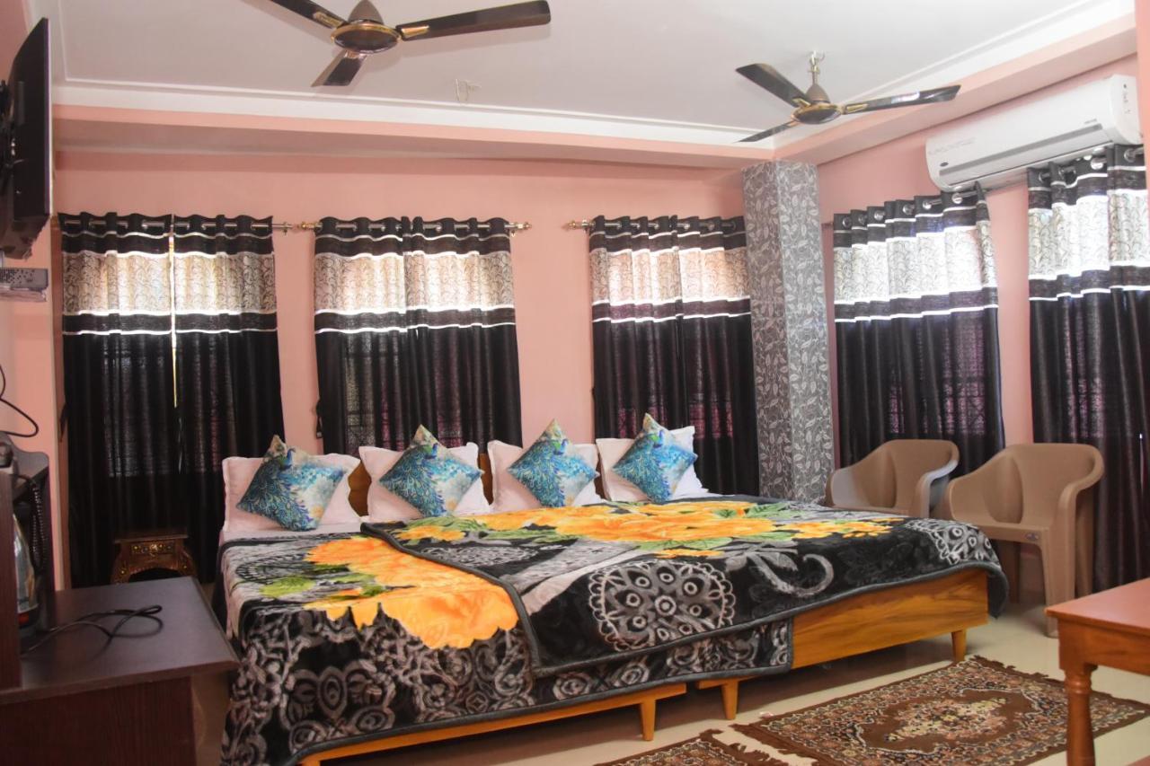 Hotel Royale Calcutta Buitenkant foto