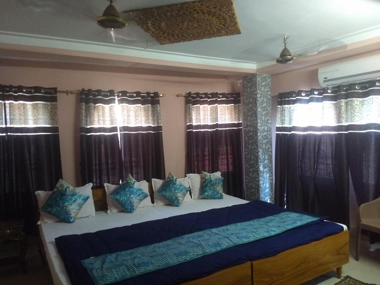 Hotel Royale Calcutta Buitenkant foto